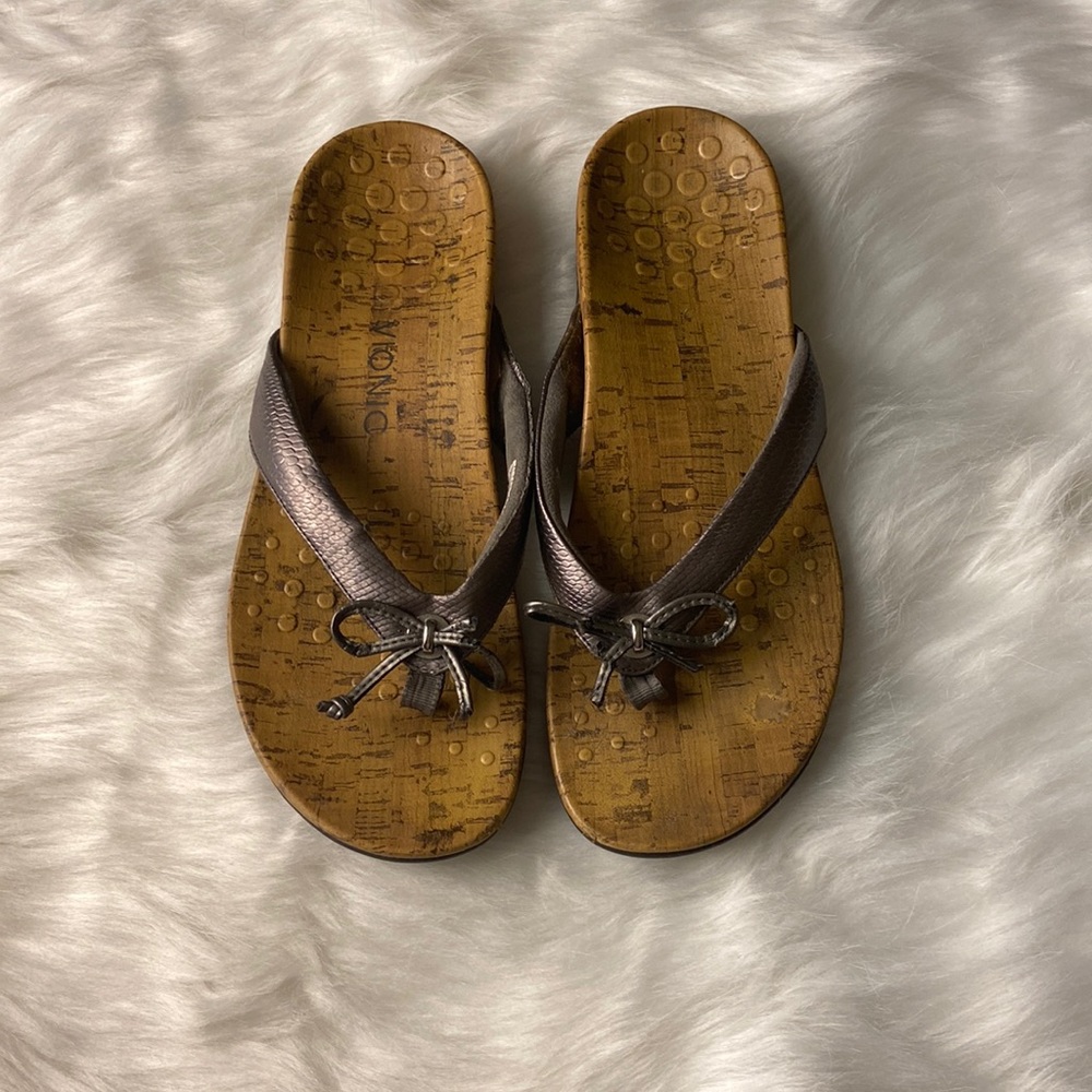 Woman’s Vionic Rest Cassie Rock Toe Post Sandal